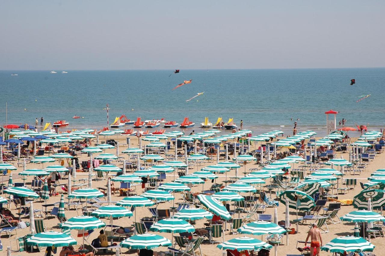 Camping Sabbiadoro Lignano Sabbiadoro Exterior foto