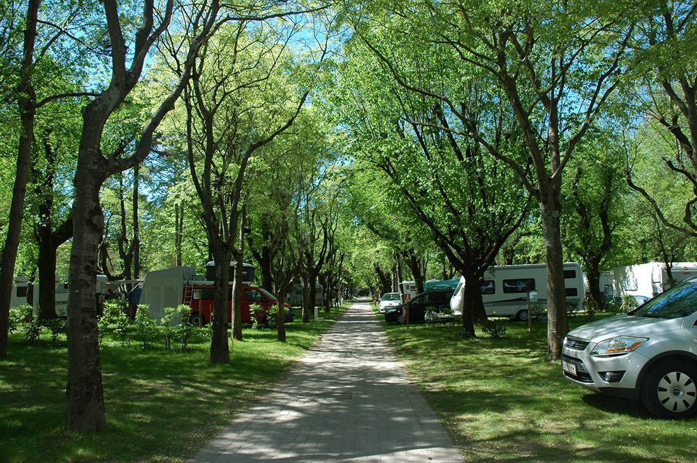 Camping Sabbiadoro Lignano Sabbiadoro Exterior foto