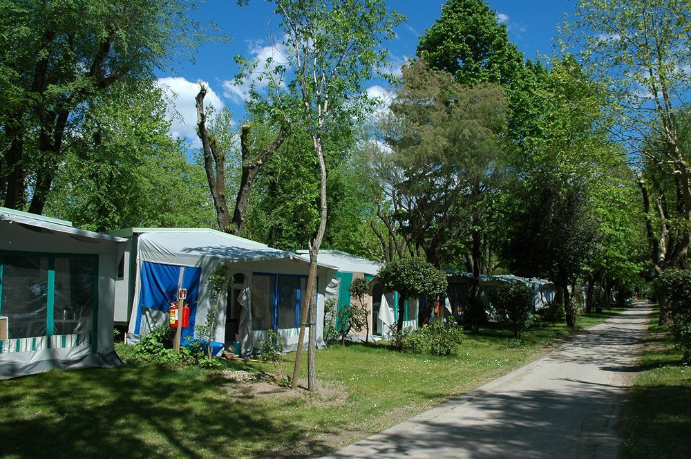 Camping Sabbiadoro Lignano Sabbiadoro Exterior foto