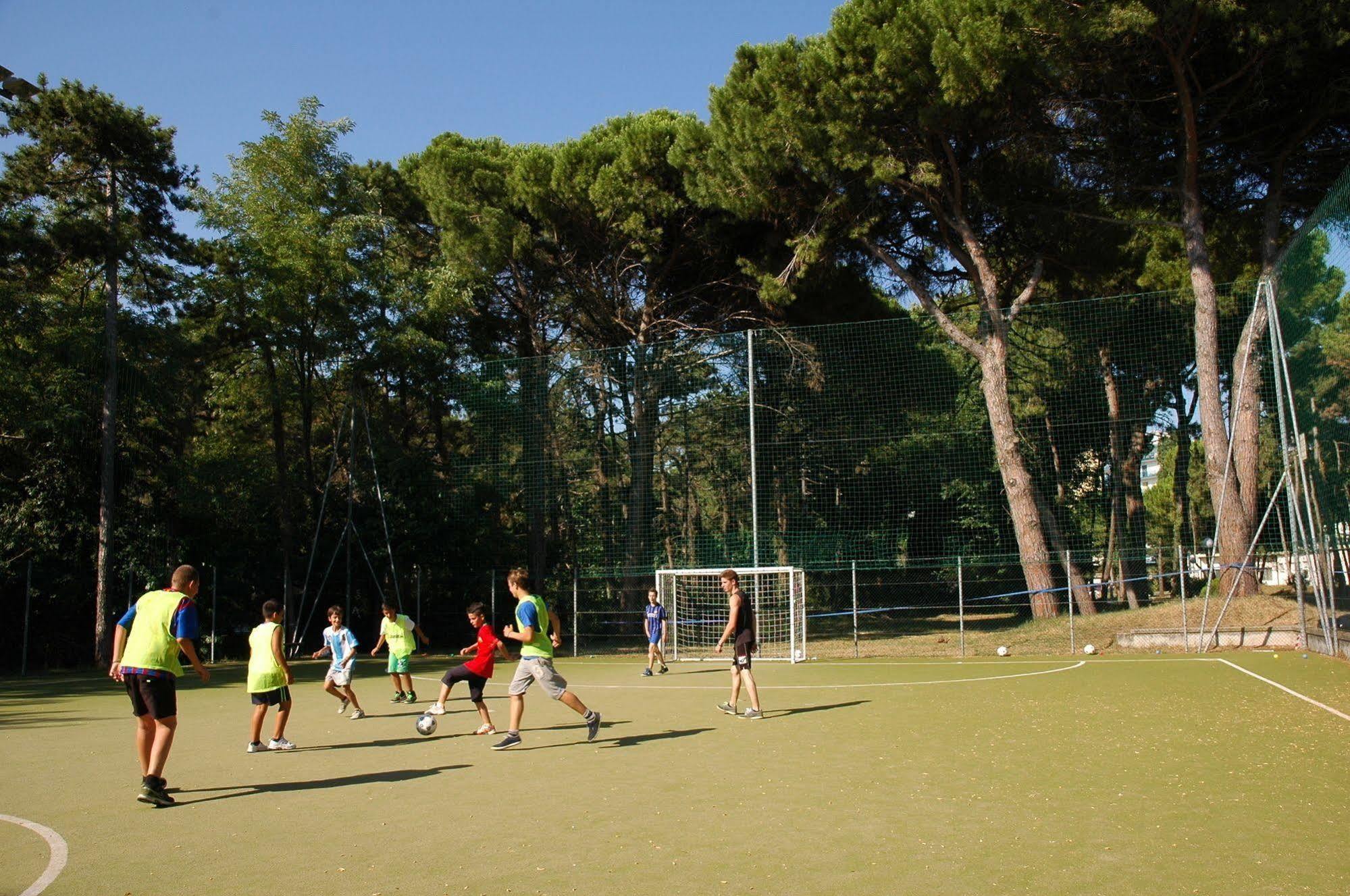 Camping Sabbiadoro Lignano Sabbiadoro Exterior foto